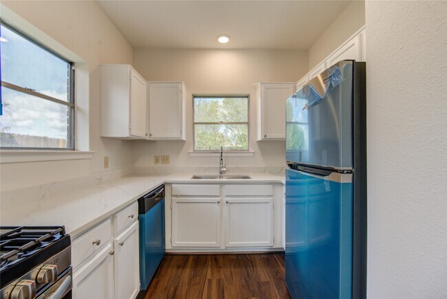 Building Photo - 308 N Ranch House Rd
