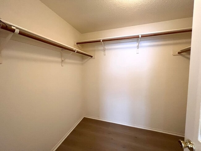 Building Photo - Single Story 4 Bedrooms 2 Bathrooms Home for Rent in Prime Northwest of Austin Location, nearby A...