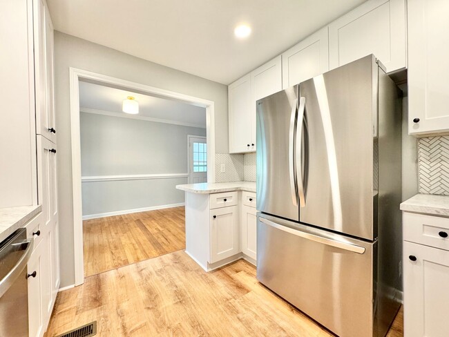Building Photo - Remodeled 3BR in Guilford Hills