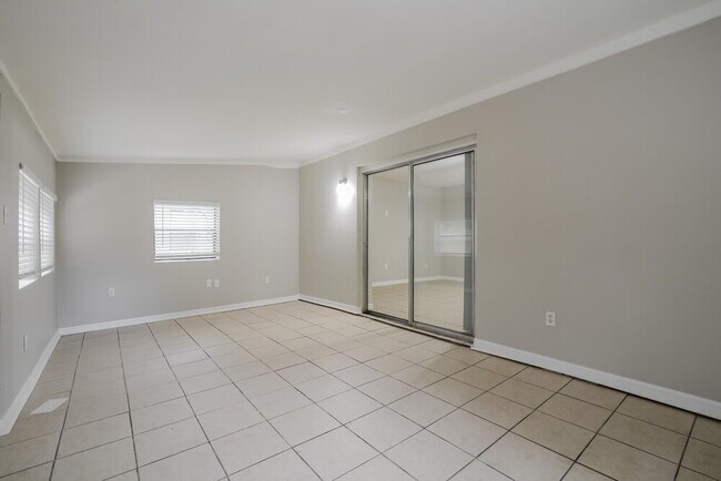 Building Photo - 239 Holiday Ln