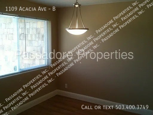 Building Photo - 1109 Acacia Ave