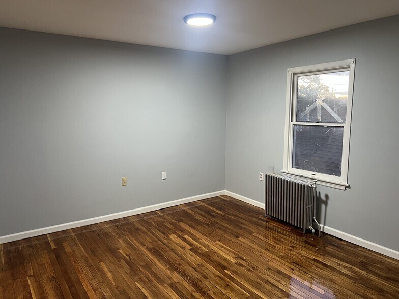 Building Photo - 82 Fiat Ave