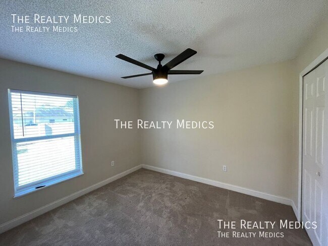 Building Photo - 14405 Lake Price Dr