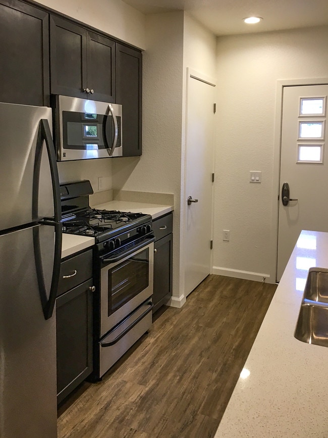 Stainless Steel Appliances - Esposti Park Apartments