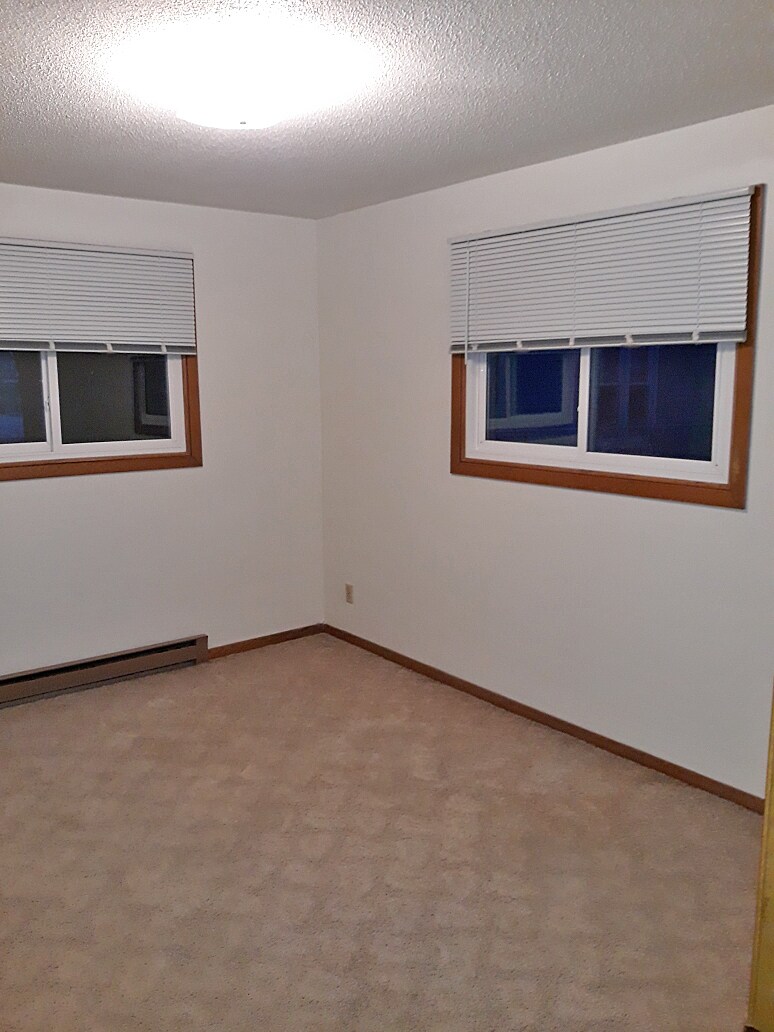 Building Photo - 608 N 4th St