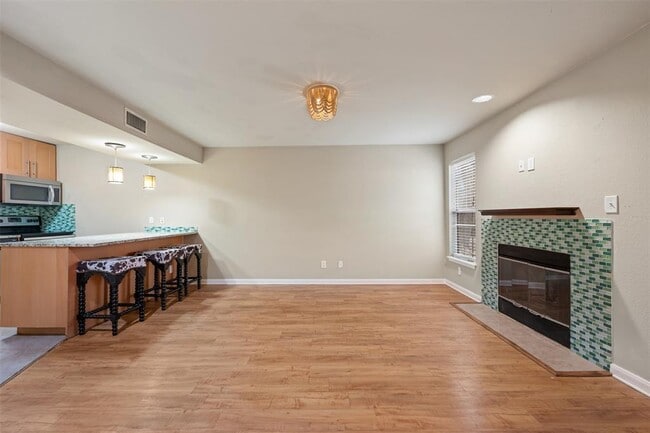 Building Photo - 7685 Northcross Dr
