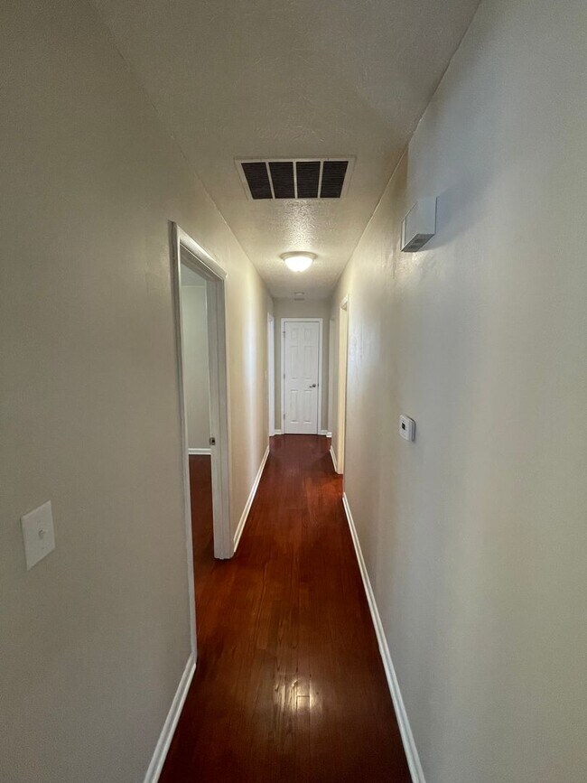Building Photo - Beautiful 4 bed home. This won’t last long!