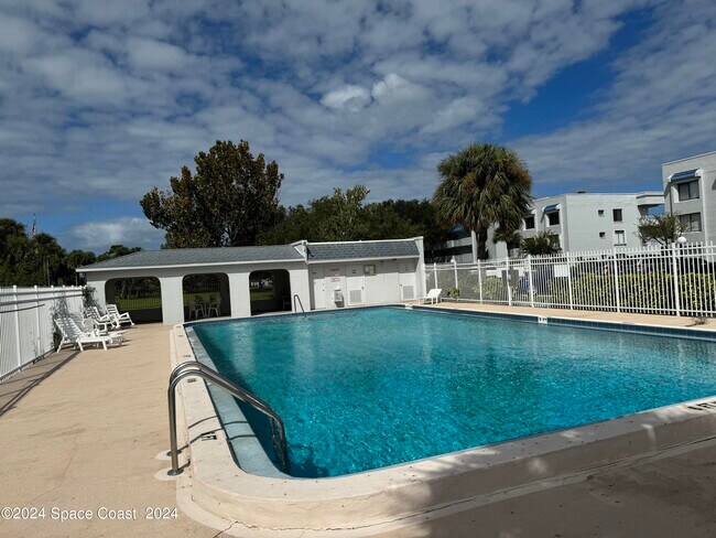 Building Photo - 6850 US-1