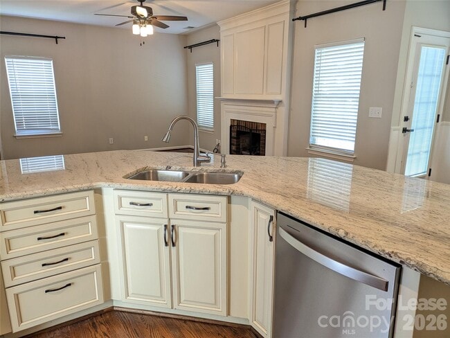 Building Photo - 279 Chandeleur Dr