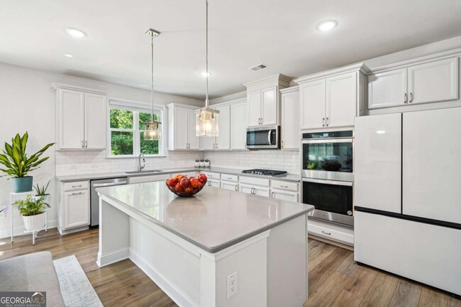 Building Photo - 2424 Pinnae Pl