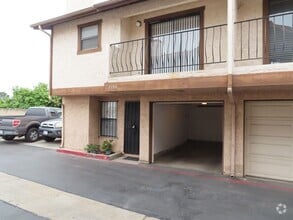 Building Photo - Renovated 2 Bed 2 1/2 Bath Condo with Atta...