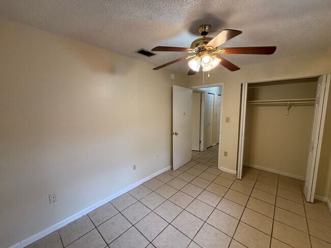 Building Photo - 904 SW 62nd Terrace