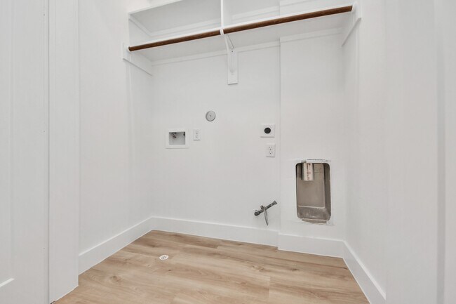 Building Photo - 3407 Hutchins St