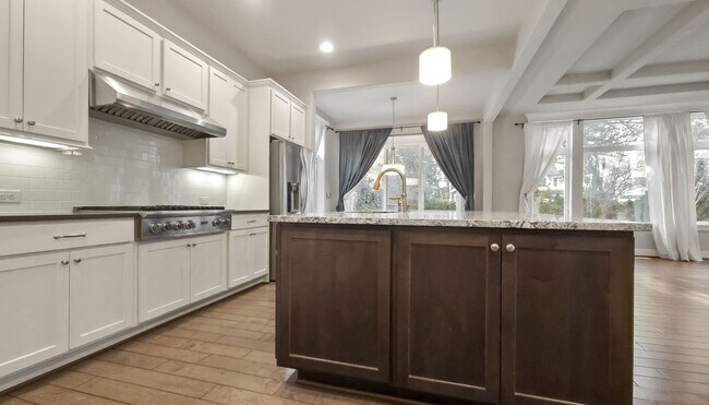 Building Photo - Stylish 4 Bedroom Layout with Office and Bonus Room