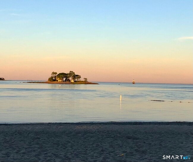 Building Photo - 247 East Ave