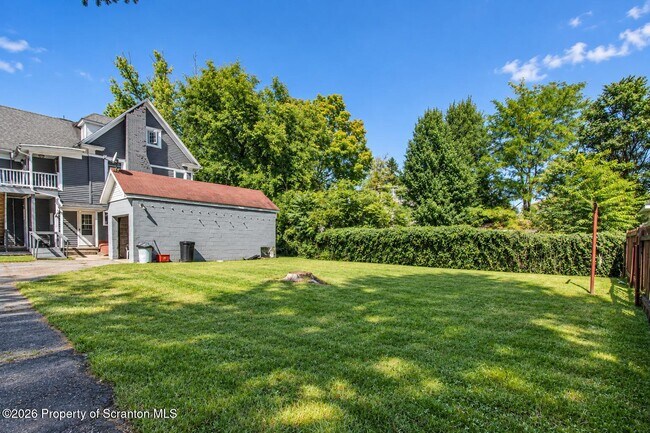 Building Photo - 1638 Sanderson Ave