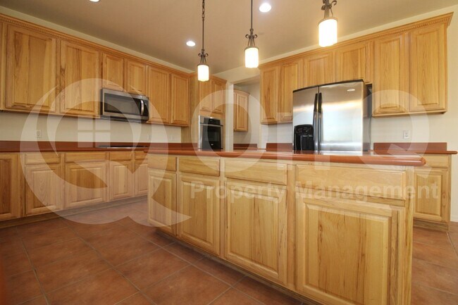 Building Photo - 779 W Calle La Bolita