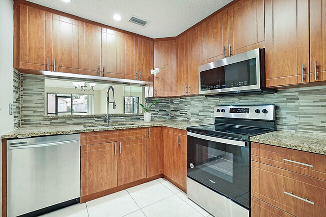 Building Photo - 505 Harbour Pointe Way