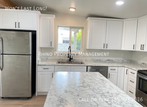 Building Photo - 1993 Champagne Ave