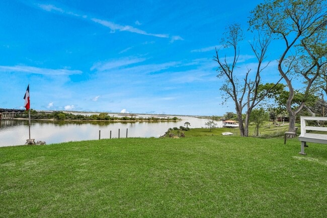 Building Photo - 17111 River Rd