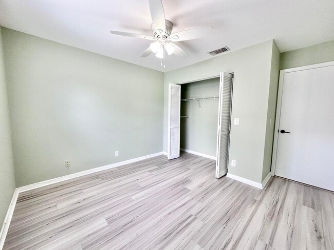 Building Photo - 104 Lakewood Dr