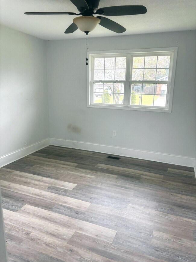 Building Photo - 82 Oliver Dr