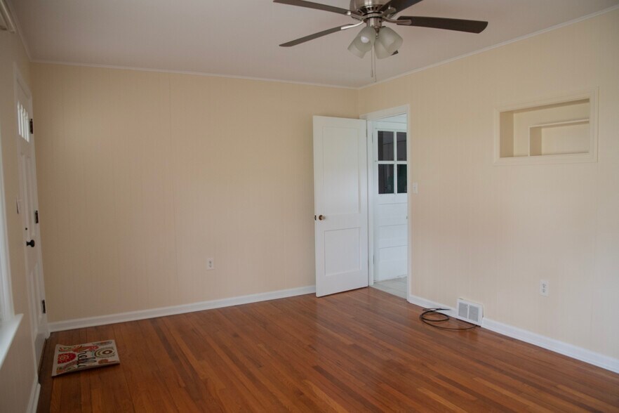 Building Photo - 1349 Lititz Rd