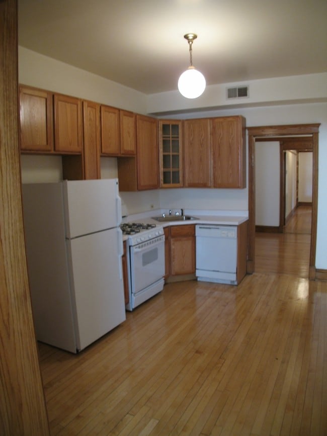 Building Photo - 3824