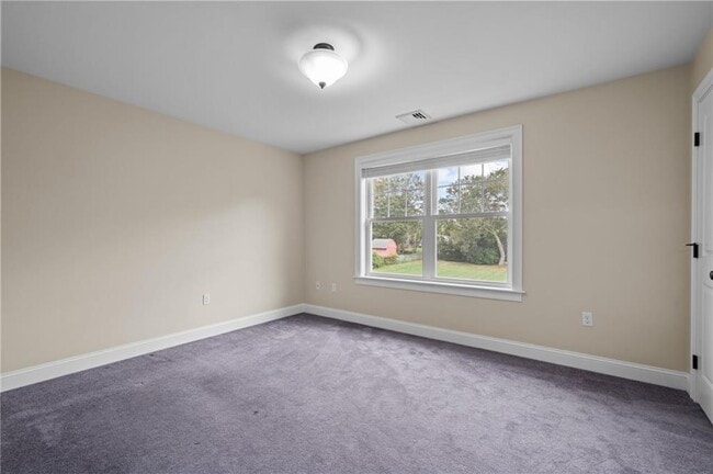 Building Photo - 20 Vanderbilt Ln