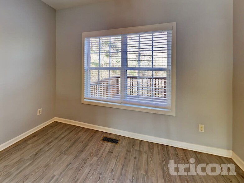 Building Photo - 117 Weatherford Way