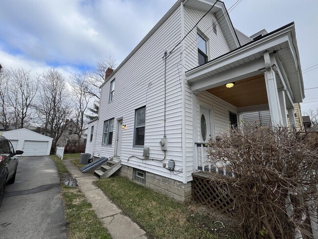 Building Photo - 1846 Lincoln Ave