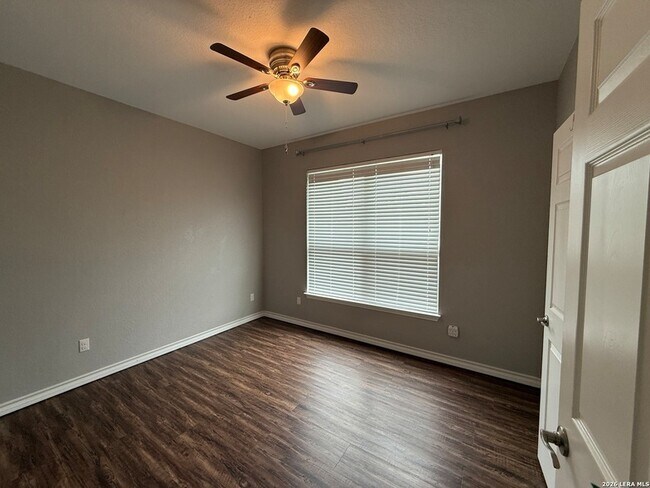 Building Photo - 2029 Blueridge Dr