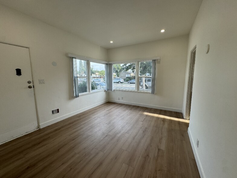 Building Photo - 2317 Ocean Park Blvd