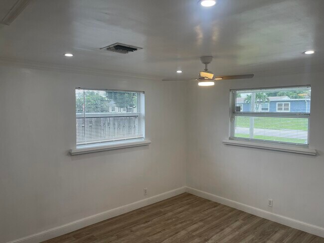 Building Photo - 4779 Bonanza Rd