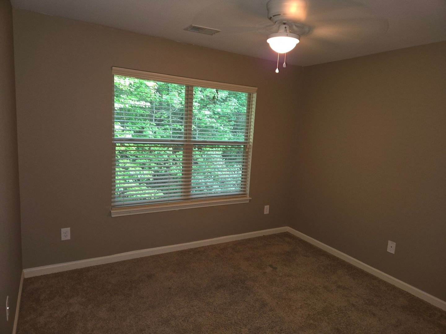 Building Photo - 163 Sunset Ln