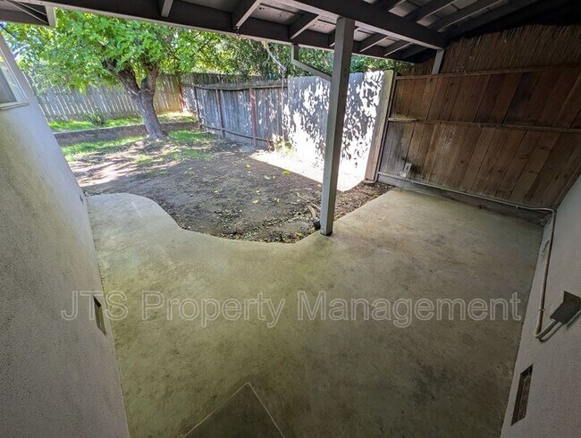 Building Photo - 1335 Topaz Way