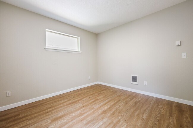 Building Photo - 117 SE 129th Ave