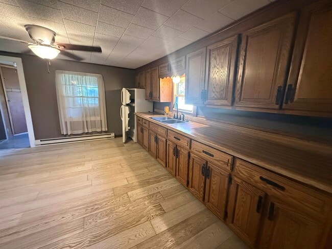 Building Photo - 122 Helm Rd