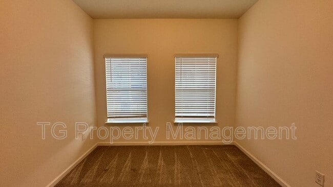 Building Photo - 117 Crew Ct