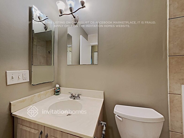 Building Photo - 10884 Grandview Ct