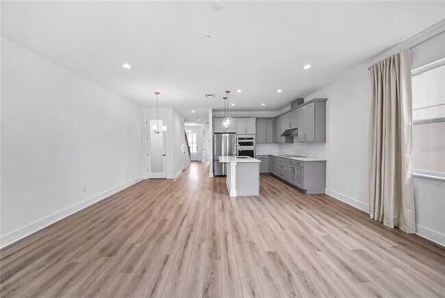Building Photo - 1856 Crowncrest Dr