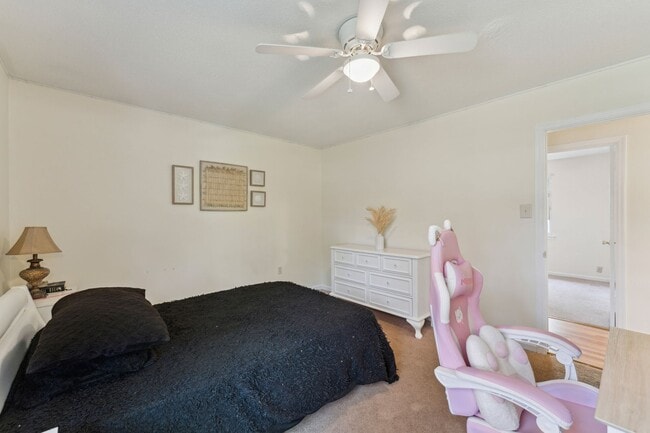 Building Photo - AVAILABLE NOW! (Pet Friendly)