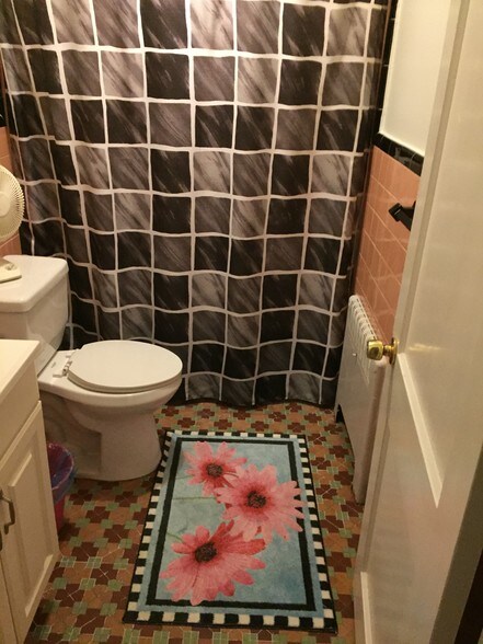 Bathroom - 7 S Avolyn Ave
