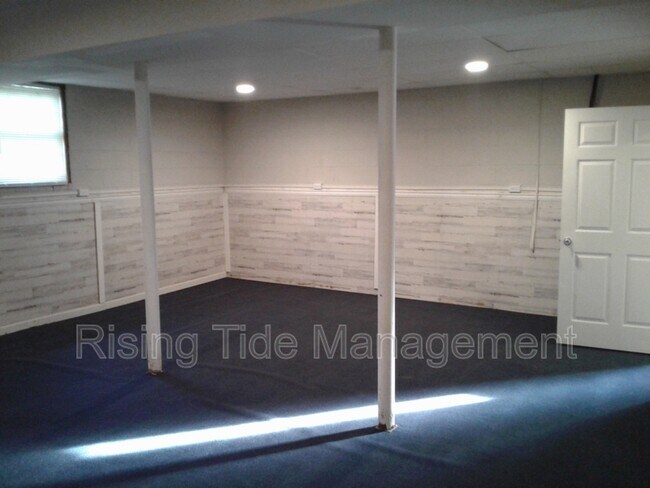 Building Photo - 1001 Christopher Dr