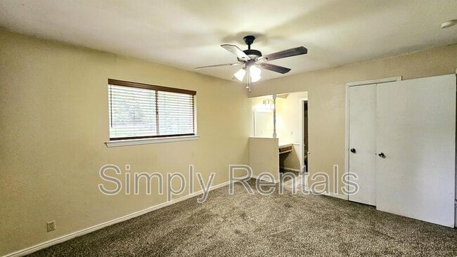 Building Photo - 2614 Tanglewood Dr