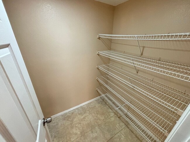 Building Photo - Charming 2Bed/2Bath/1Car 2-Story Home located in Sunrise Manor- Make the Move for Less: $500 Off ...