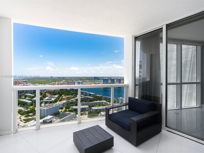 Building Photo - 18201 Collins Ave