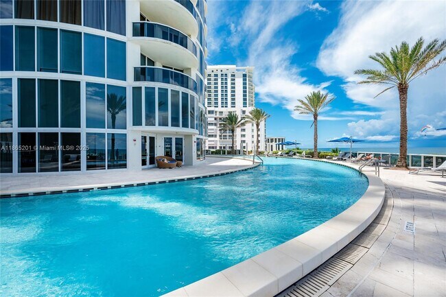 Building Photo - 17201 Collins Ave