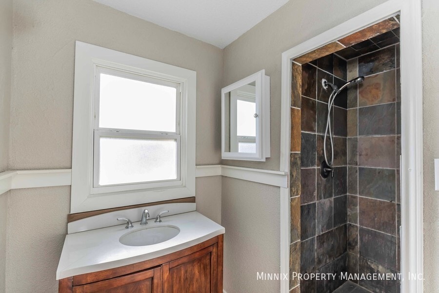 Building Photo - 3001 S Monroe St