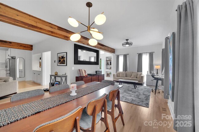 Building Photo - 15737 Agincourt Dr